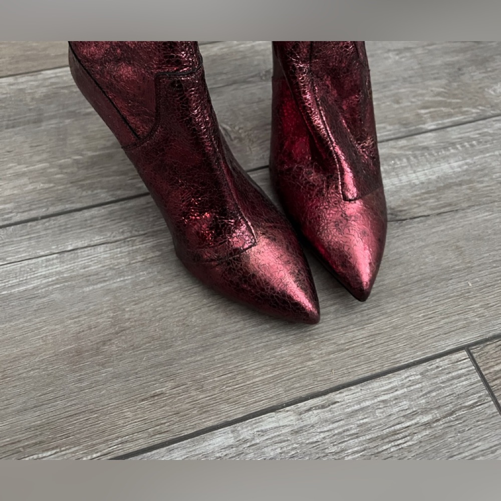 FREE PEOPLE Size 8 with a 3/4” heel Ankle Boots